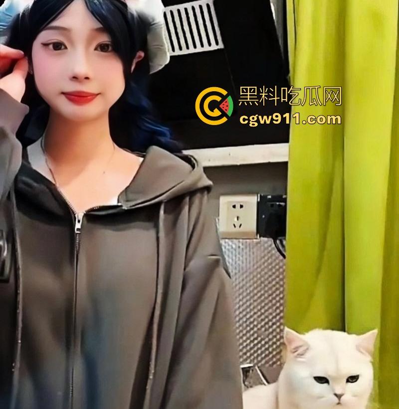 浙江幼儿师范高等专科学校【李晓萌】同学心中的清纯女神，摇身一变成男友胯下的淫娃，各种姿势性爱曝光！-1