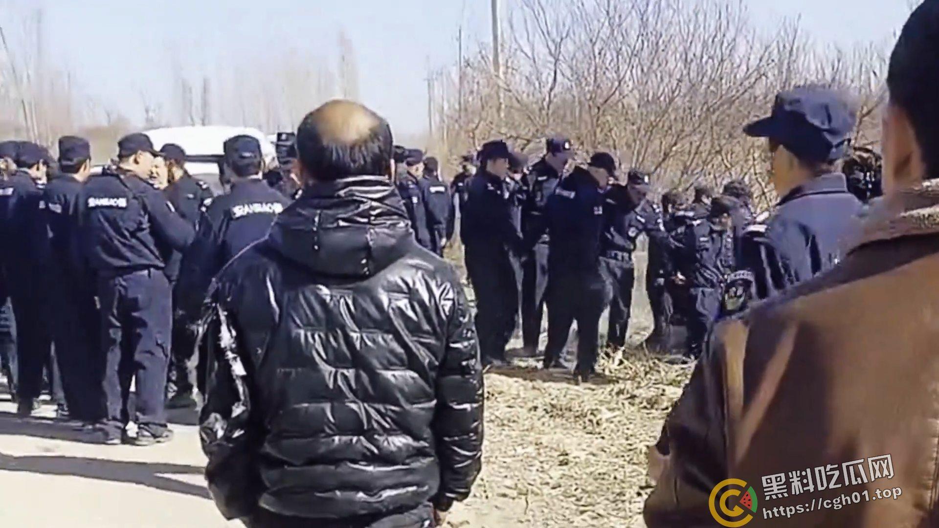 全网封禁!山东济南起步区强拆事件 大批保安殴打软禁村民 报警反而斥责村民闹事 现场视频流出-8