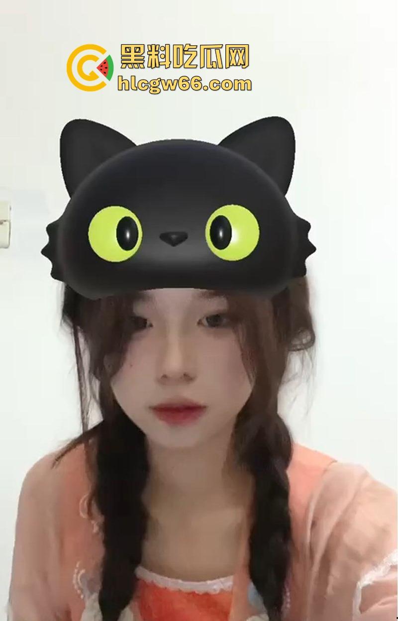 瓜友投稿 曝光自己的前女友【林慧慧】19岁双马尾少女被开发成淫荡母狗 穿古装跟男友视频自慰-1