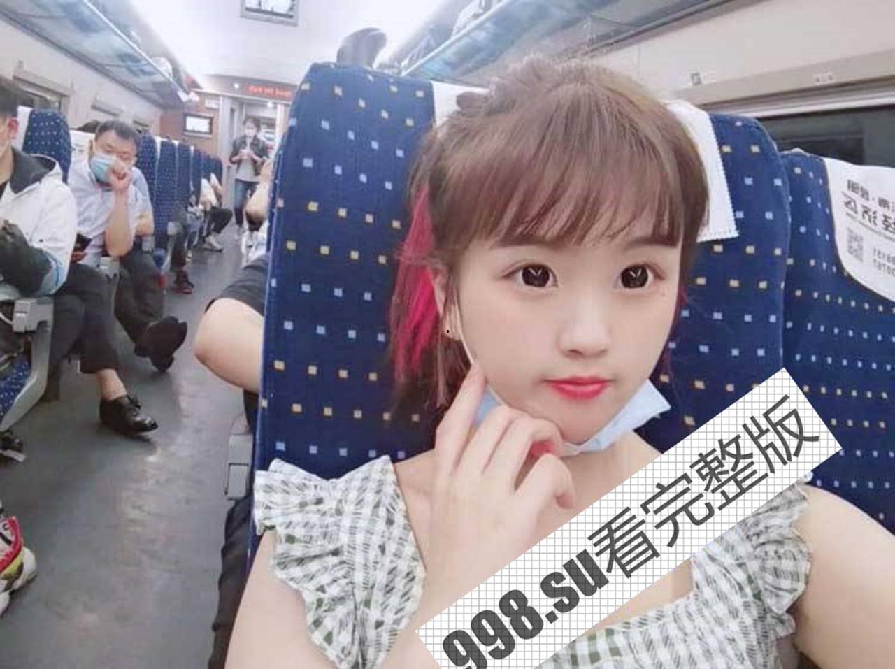 厦门白嫩气质小少妇 厕所个人秀 大屌老公并不能满足 只能自己解决-5