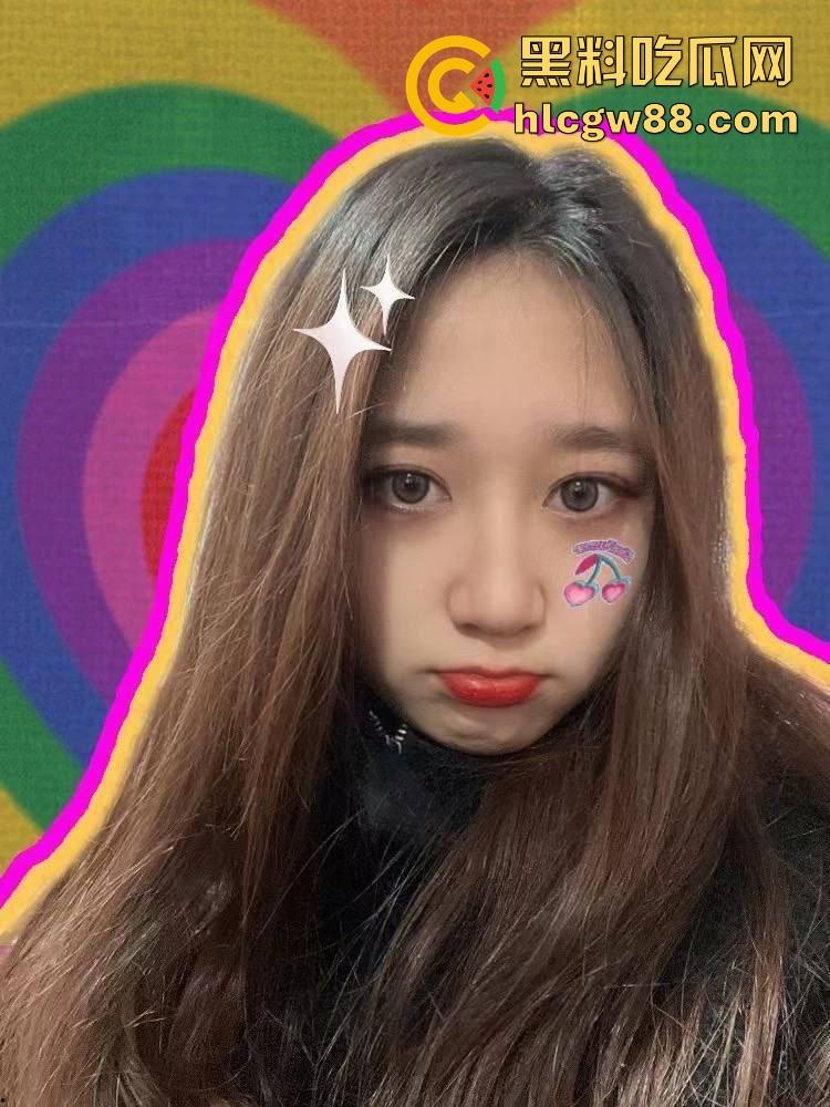 上海交通大学『周奕』反差骚母狗在酒店被丢床上爆操，激情打桩到失神，内射小穴表情太淫荡！-3