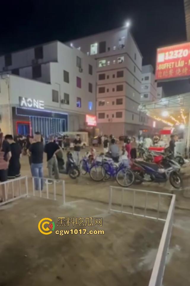 11月13日柬埔寨木牌金星园区大规模猪仔暴动，现场乱成一锅粥还有人开枪，赚不到钱猪仔们都集体起义了？-8