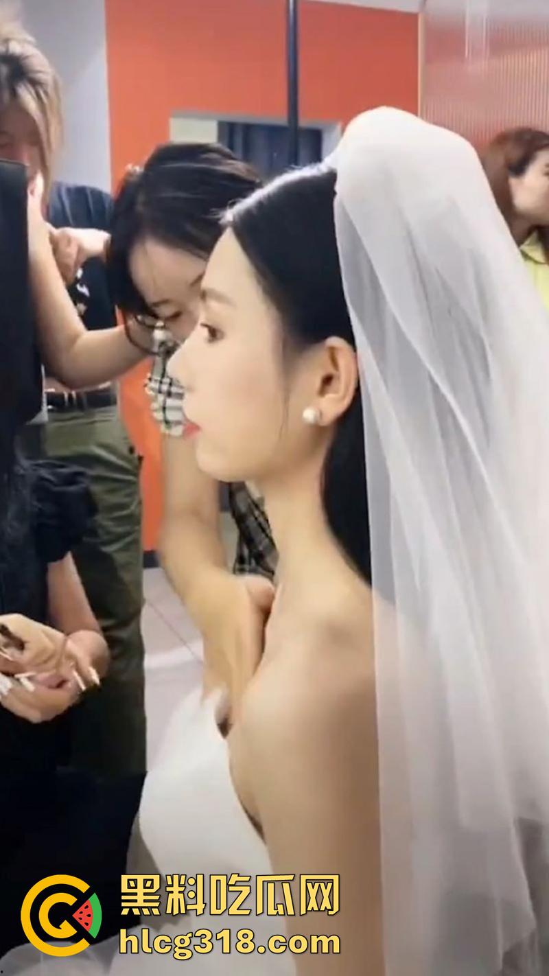 快手直播擦边合集，瞬间的春光乍泄让人大饱眼福，多个主播多次出境，有没有你喜爱的女神？-6