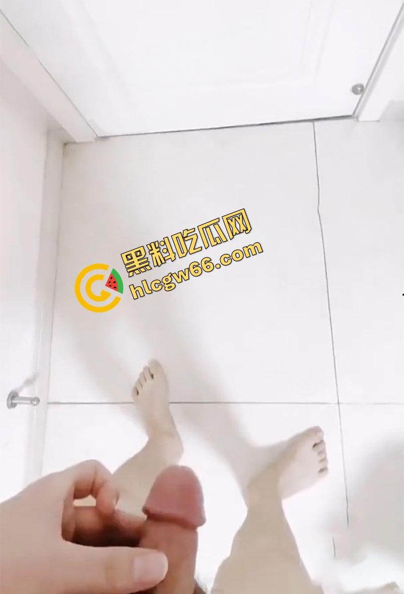 海角最真实刺激的偷情!美女邻居辅导儿子写作业时被大神偷偷后入 高潮内射压抑淫叫 险些被发现!-13