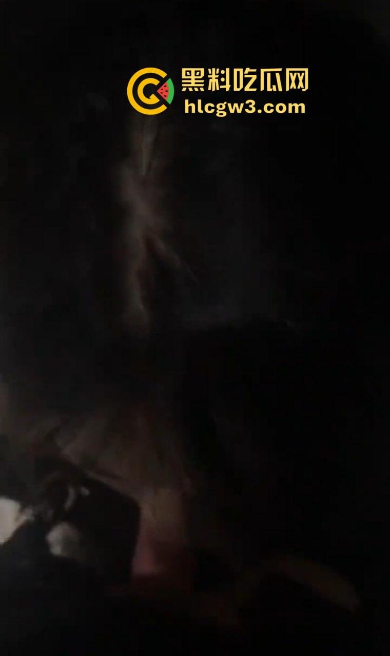 河南老哥舔狗日记活得太憋屈 开早餐店伺候离异少妇 少妇背地里吃鸡开房忙着补口红 还骂他不掏钱不够大方！-14