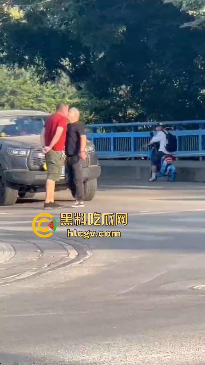 山东两大哥奥斯卡上身！互演碰瓷，一碰就倒，叫唤声一个比一个大！-6