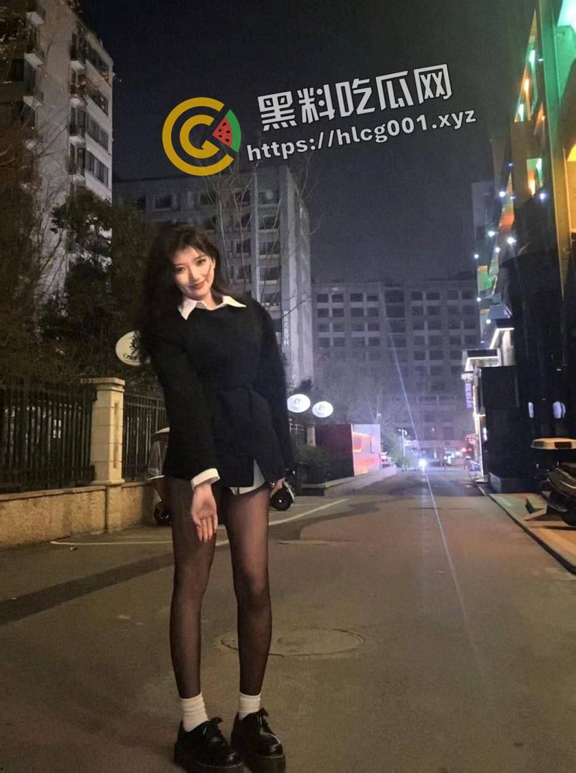 天津美术学院反差婊！体育生的肉便器 奶头粉嫩 身材极品 叫声太浪了 减低音量 放心食用-6