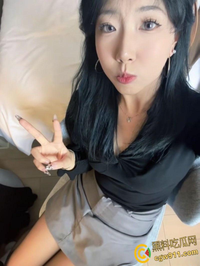 山西临汾微胖学妹【徐淼淼】,与男友酒店镜前后入自拍,极品翘臀后入爆操,白嫩巨乳晃动不止!-1