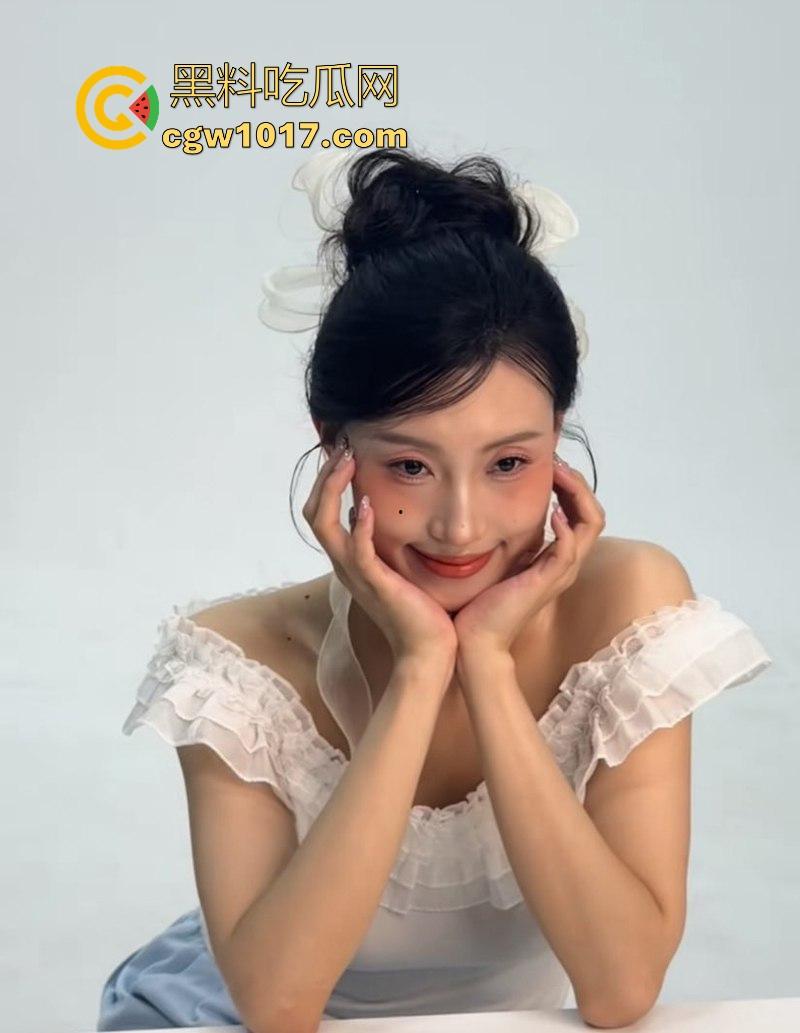 极品身材尤物老师，露脸拍淫片露脸舔屌吸肛，气质优雅的女神，私下被神秘主人调教成专属小母狗，调教过程曝光！-6