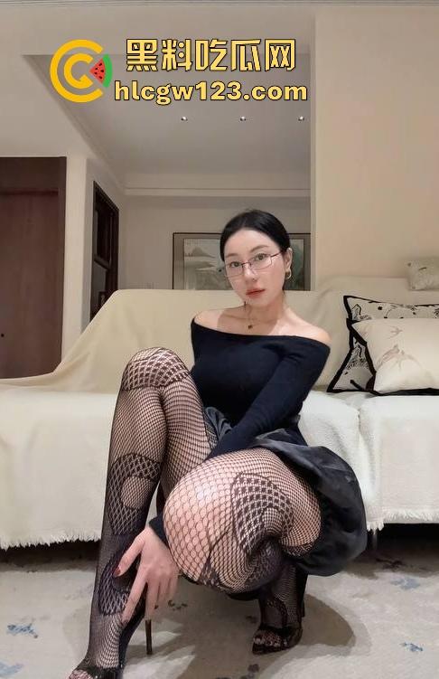 极品巨乳网红【扶摇】与男友性爱视频泄密 完美胸型女神被男友疯狂猛操后入 骚叫不断！-4