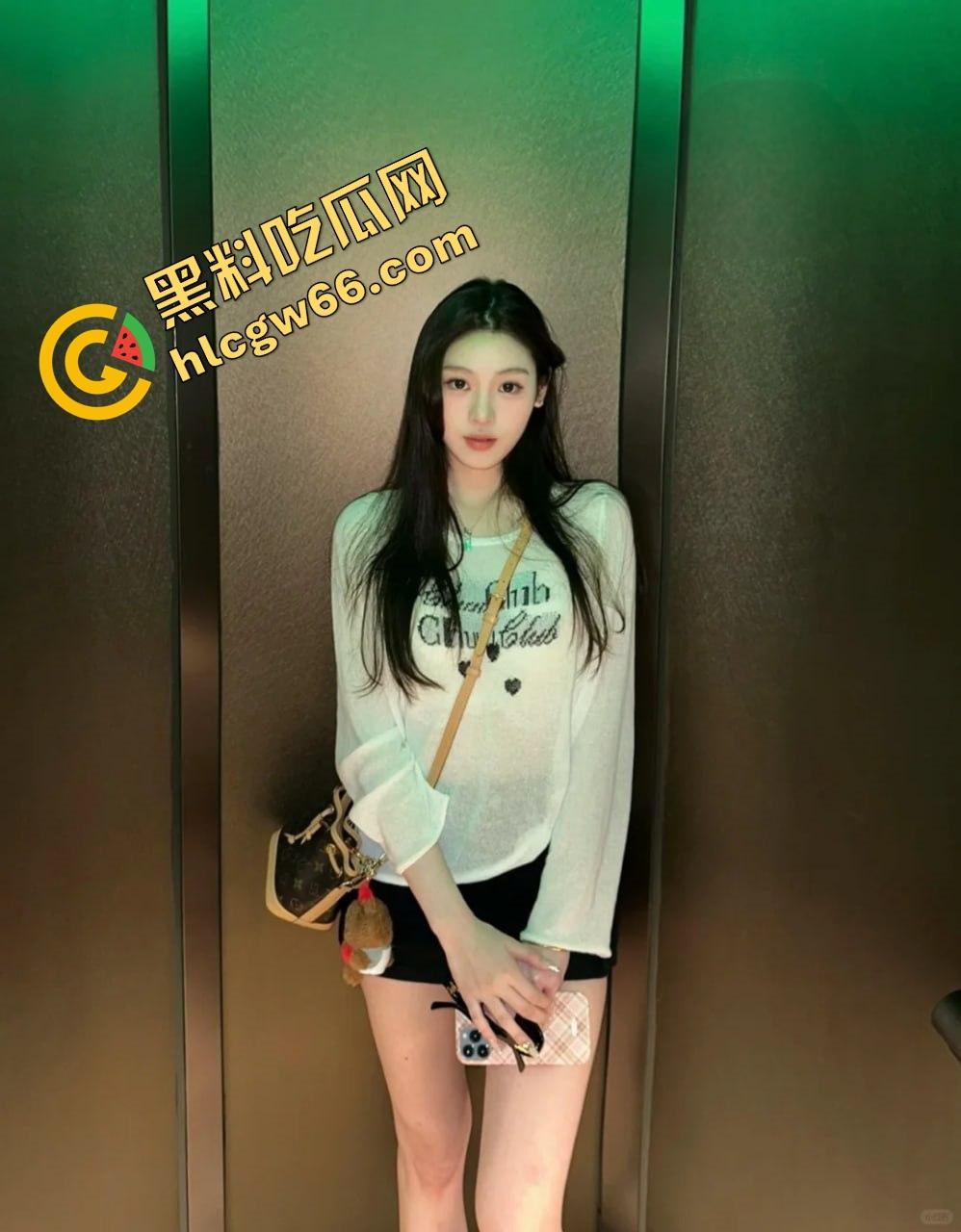 海南蜜桃臀【wishOne】御姐姿态被肏成浪狗,后入操翻巨乳肥臀,白嫩骚穴喷水成精!-2