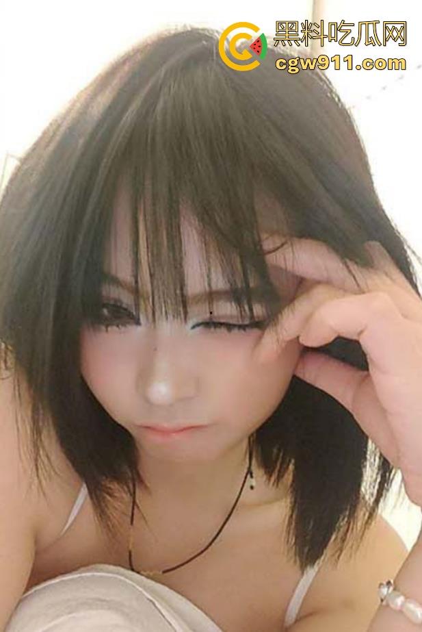 四川成都大奶陪酒女【刘思灿】私下约炮视频曝光，金主调教乳夹肥臀摇曳，蜜桃肥臀迫不及待求大屌插入！-1