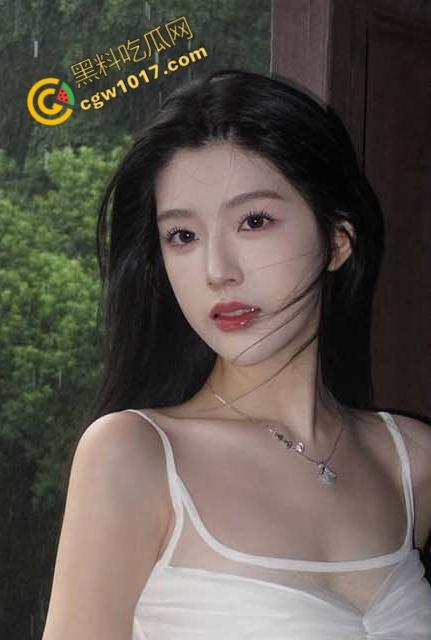 巨乳小姨偷情现场邂逅，猛烈口穴服侍侄子! 线下温柔贤惠，线上欲死欲仙，吃瓜群众爆炸观战!-2