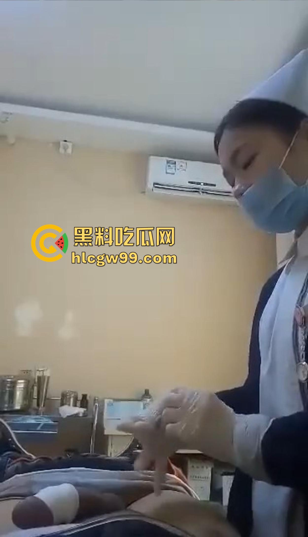 剃毛包扎变硬了？男科医院小护士手法太温柔，患者鸡巴直接顶起越摸越硬，她一句话直接把患者整破防！-6