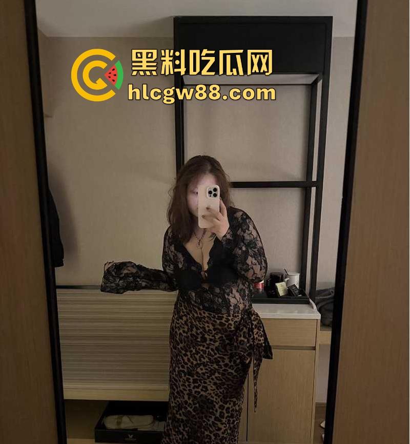 陕西西安24岁网瘾老师【周洛慧】大奶美女不谈恋爱约炮成瘾 私生活极度糜烂 身上纹身实锤本人-5