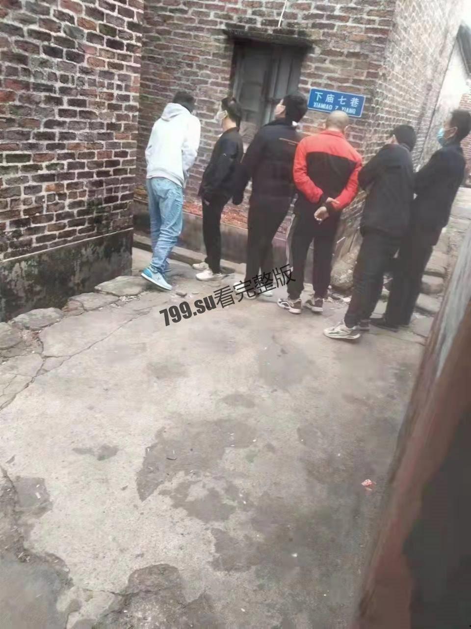 快餐妹子门前排队 身体顶不住叫 120！-4