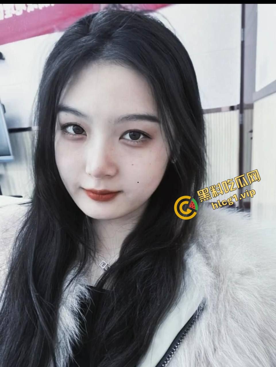 西藏职业技术学院反差婊『林丹妮』纯情小母狗 宿舍发骚 床上浪叫啪啪流出！-3