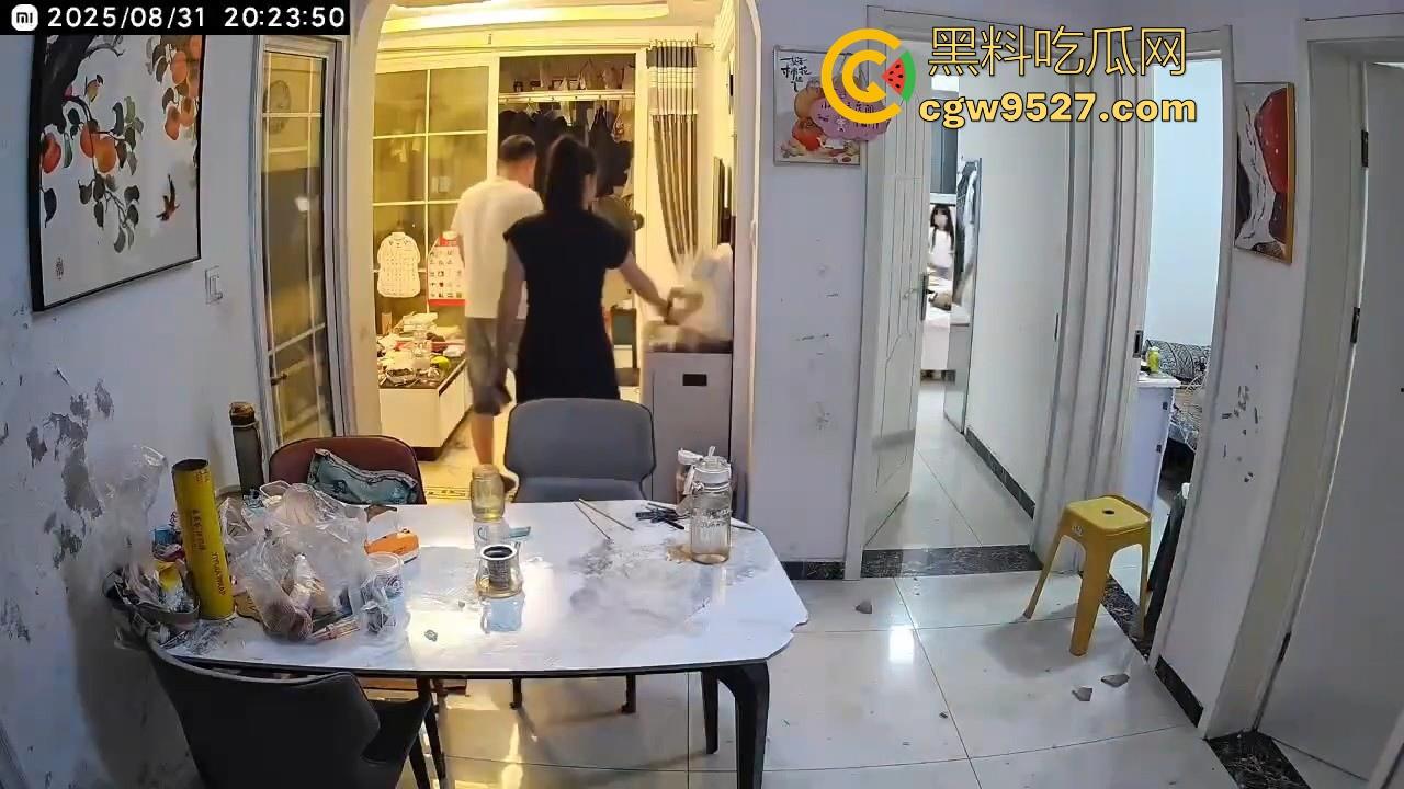 实话说娶到这样的老婆真是三生有幸，一生气怒砸东西发泄，真是苦了孩子了，不过为什么不阻止一下！-3