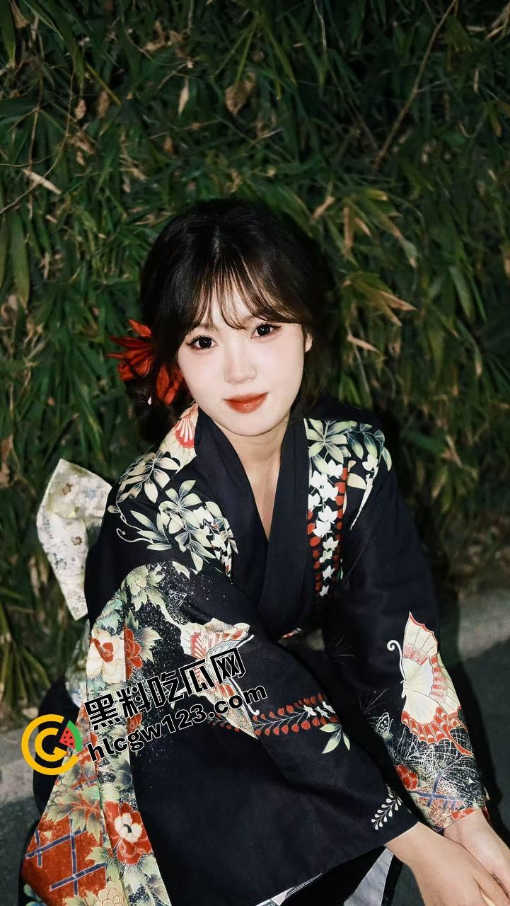 你相信光吗？郑州小婊深夜执行主人的羞耻任务，透明薄睡衣漏点出门，全程走光还舔着嘴说我好兴奋！-1