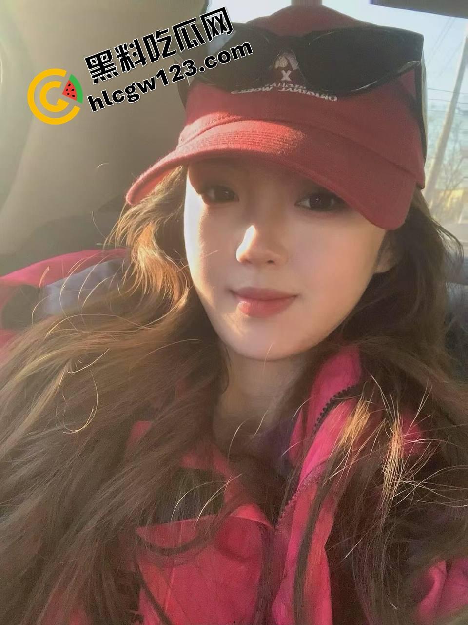 你相信光吗？郑州小婊深夜执行主人的羞耻任务，透明薄睡衣漏点出门，全程走光还舔着嘴说我好兴奋！-3