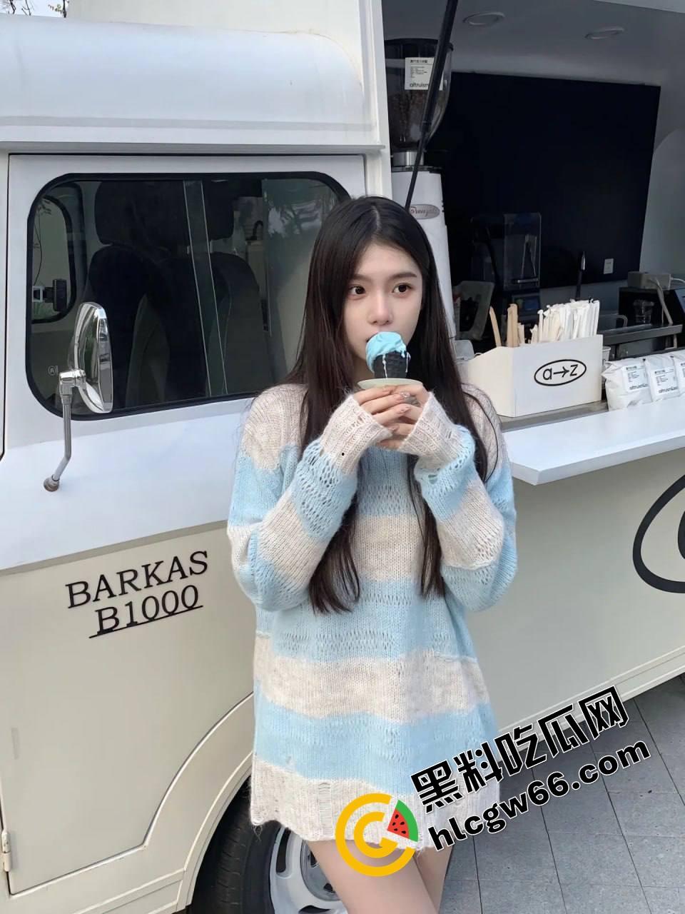 长沙KTV骚女一边唱爱拼才会赢一边坐在大哥鸡巴上骑出高音，敬业表演全程不跑调，大哥射完还夸专业！-1