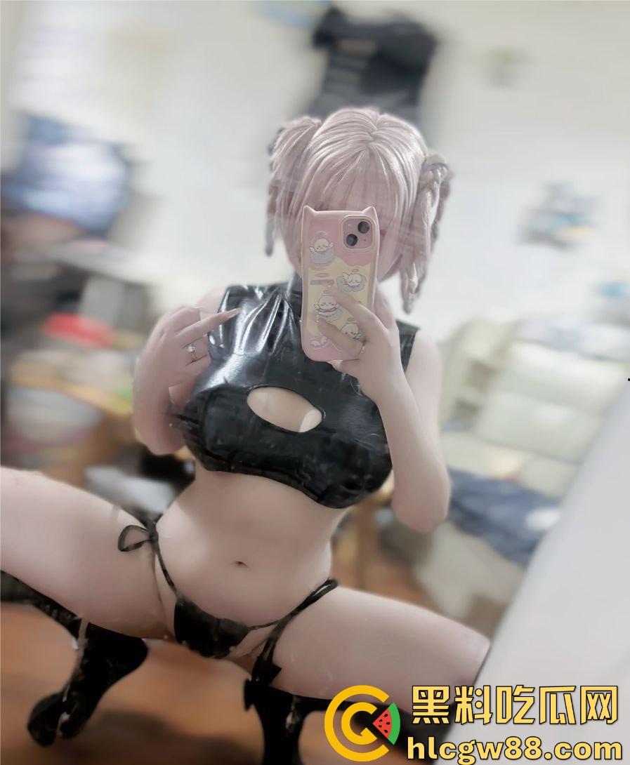 福建福清【 顾茹馨】19岁就玩疯了，大尺度Cos扮母狗，情趣装裹不住的骚气，全程扭腰掰腿等人来操！-6