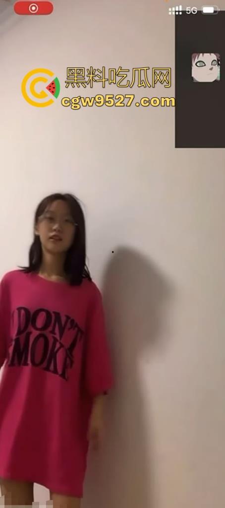 山东省蓬莱第二中学，40岁男老师和学生搞在一起，自拍性爱视频泄露曝光，你情我愿奈何不了，这草吃的真嫩啊！-3