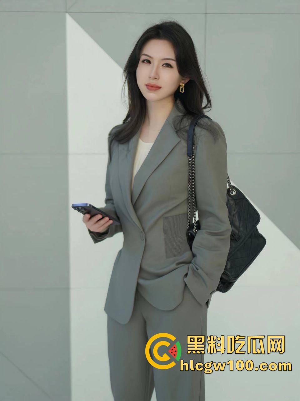 仙人酒配高跟鞋,舔狗狂舔御姐美腿喝脚上流下的酒,恋足控这福利骚到极致,御姐玩的花到离谱!-2