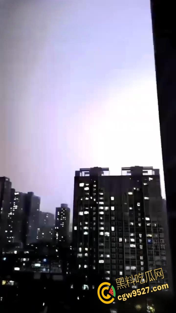 抖音上疯传灵异事件，长白山昆仑山哀牢山天空突变，道友雷电中渡劫升仙，龙影现世抓拍视频大合集 ！-6