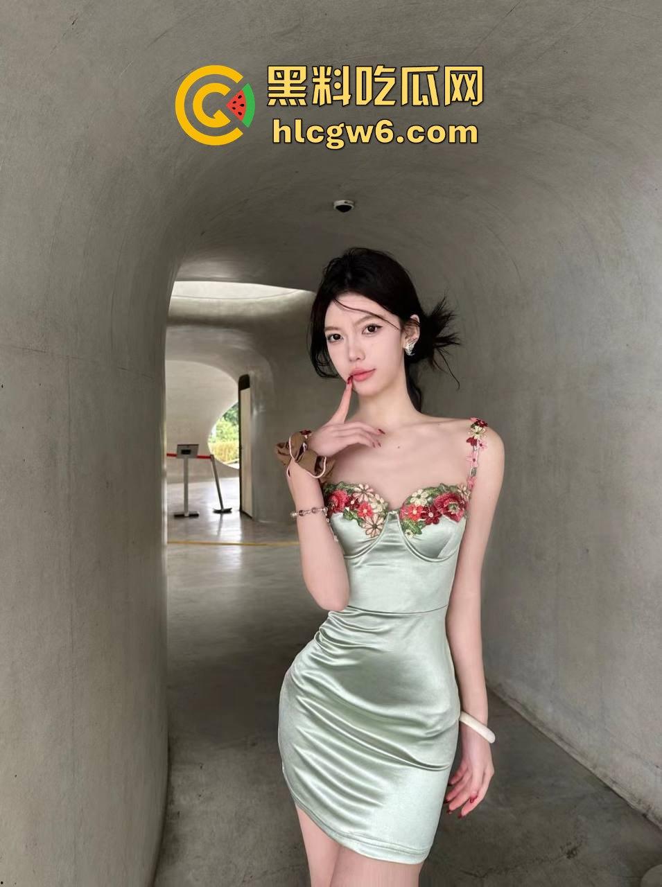 三亚大佬试驾大学生清纯母狗高亚琪！昼夜两张脸，白天乖巧拍照晚上浪翻酒店，骚到让人精盆告急-8