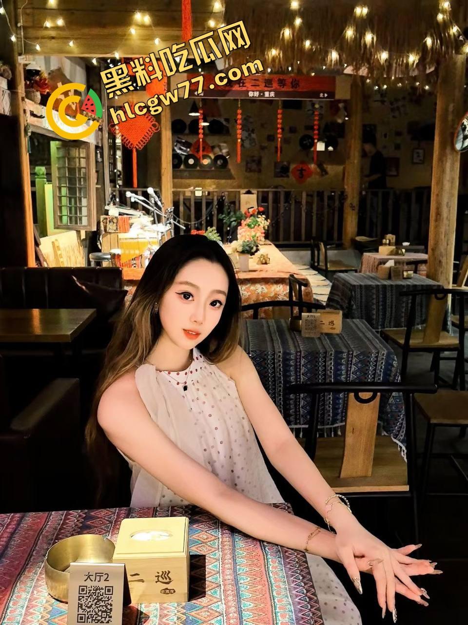 大奶精神小太妹 酒店忘我吃鸡 大屌都要把嘴撑爆了 又被肌肉猛男掐脖爆操 小小身躯十分耐操！-4