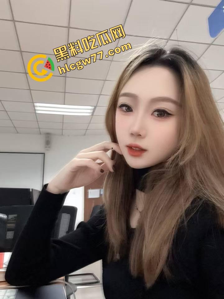 大奶精神小太妹 酒店忘我吃鸡 大屌都要把嘴撑爆了 又被肌肉猛男掐脖爆操 小小身躯十分耐操！-5