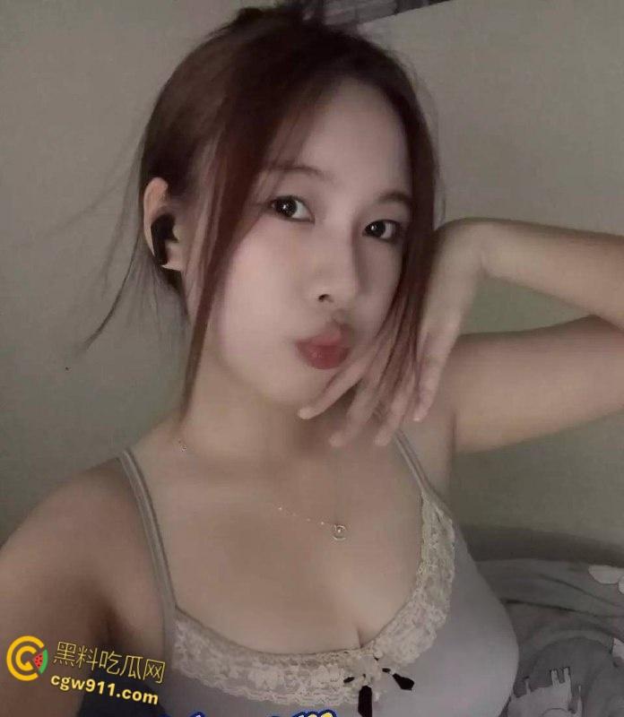 吉林反差母狗【程书宁】，巨乳细腰白虎嫩穴，深喉口交掰逼求操，两个奶子跟个小白兔一样太骚了 !-1