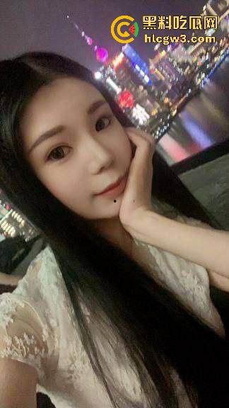 南丹火幕村KTV骚逼『 龙雨微 』少妇素颜还敢卖逼陪酒 骚逼被抠到泛滥 这年头陪酒小妹太不容易！-15