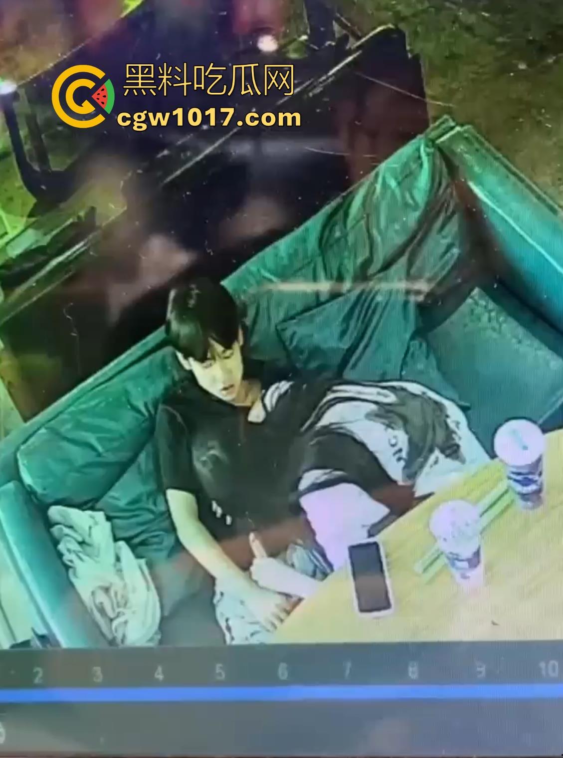 广西玉林仙尼奶茶店大瓜！学校里是高冷女神【孙晓惠】，学校外却是口爆小母狗，单喝奶茶还不够还得加一点精液是吧！-4