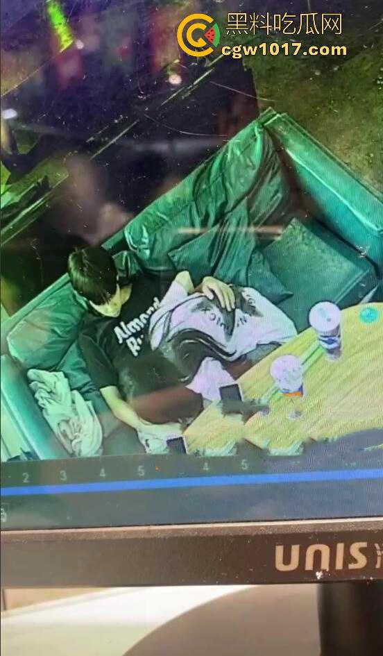 广西玉林仙尼奶茶店大瓜！学校里是高冷女神【孙晓惠】，学校外却是口爆小母狗，单喝奶茶还不够还得加一点精液是吧！-5