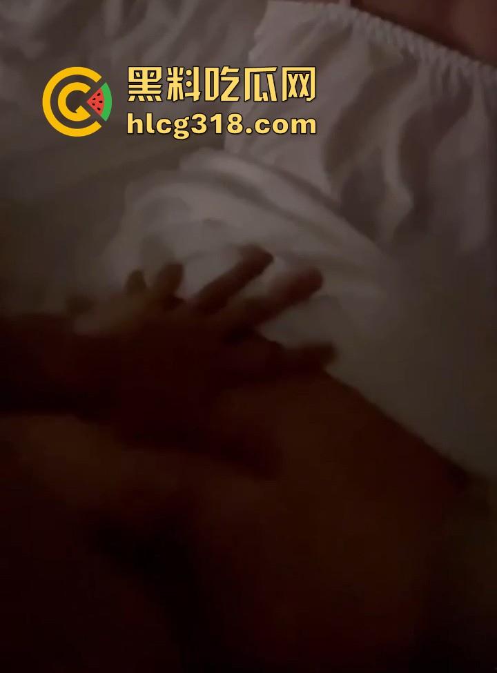 浙江杭州极品少妇【金飞燕】唯美已婚人妻，清纯反差，背着老公长期和游戏CP开房操逼遭无情曝光！-8