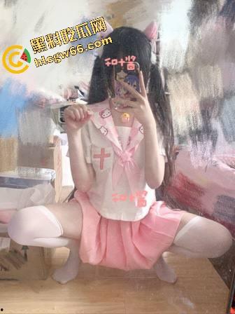 南京漫展勾到白虎大奶cos骚妹，无套猛干嫩缝爽翻天，不卸妆顶着二次元脸操她浪奶抖成球！-2