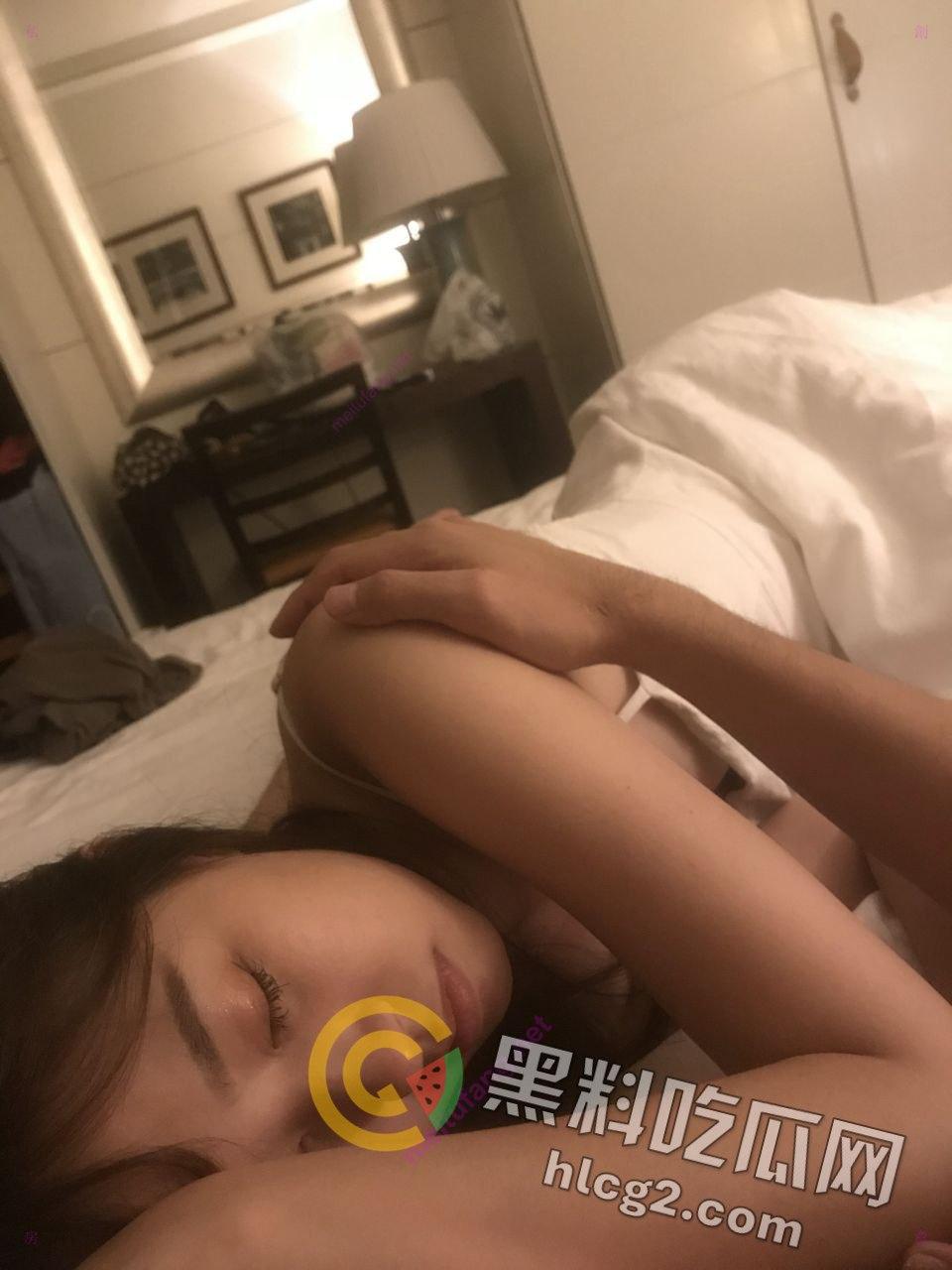 台湾新闻传播大学极品美女生活照与大尺度视频遭ICOLD外泄，床上表现让人惊叹！-17