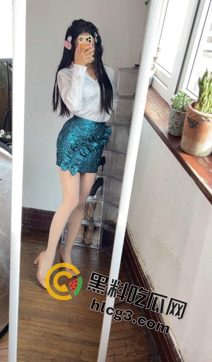 抖音B站巨乳反差婊‘奶白兔兔’：极品网红定制双视角视频+大量私拍照片！”-8