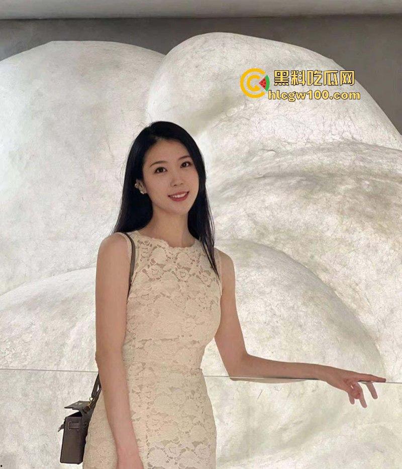 花5200拿下离婚老同学，紫色包臀裙包裹骚浪身段风骚入骨，屄毛旺盛直接让哥们老弟硬到灵魂出窍！-5