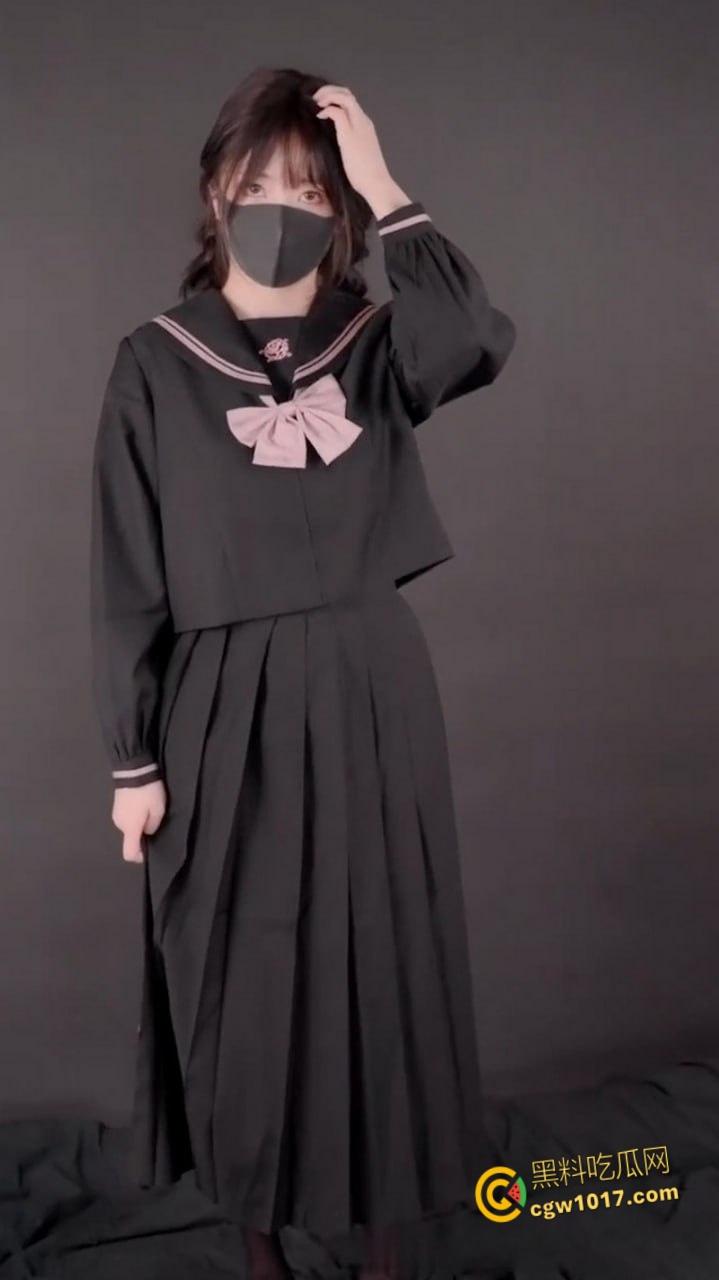 超人气网黄【玩偶姐姐】，黑丝真空JK装撩裙诱惑，白虎嫩穴手指揉搓阴蒂，馒头小穴逼水泛滥，骚浪模样反差至极！-1