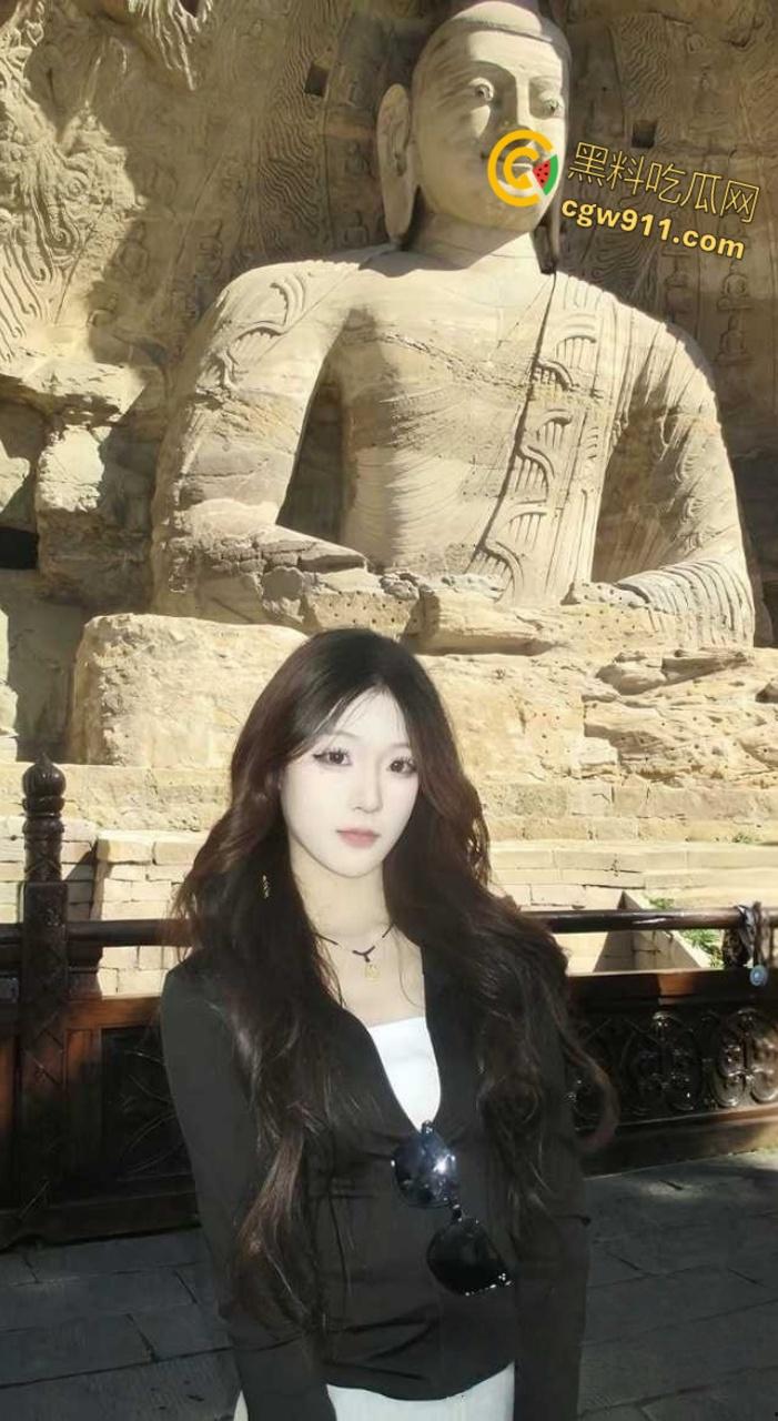 河南师范超美舞蹈生【周彤彤】，情趣蕾丝内裤勾引男友，开档黑丝无套后入，各种体位疯狂爆操！-5