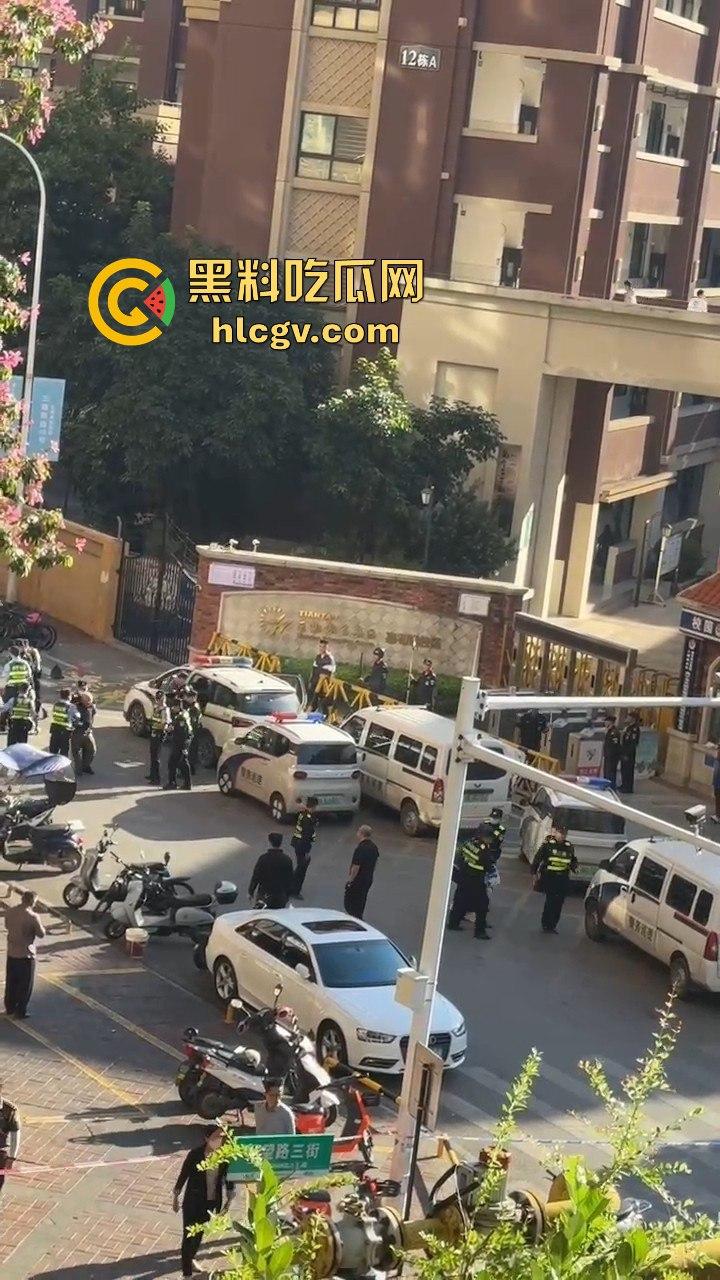 网传南宁学校学生组队跳楼解压，班长带头跳完摔惨了，后面人吓得立马收脚！-10