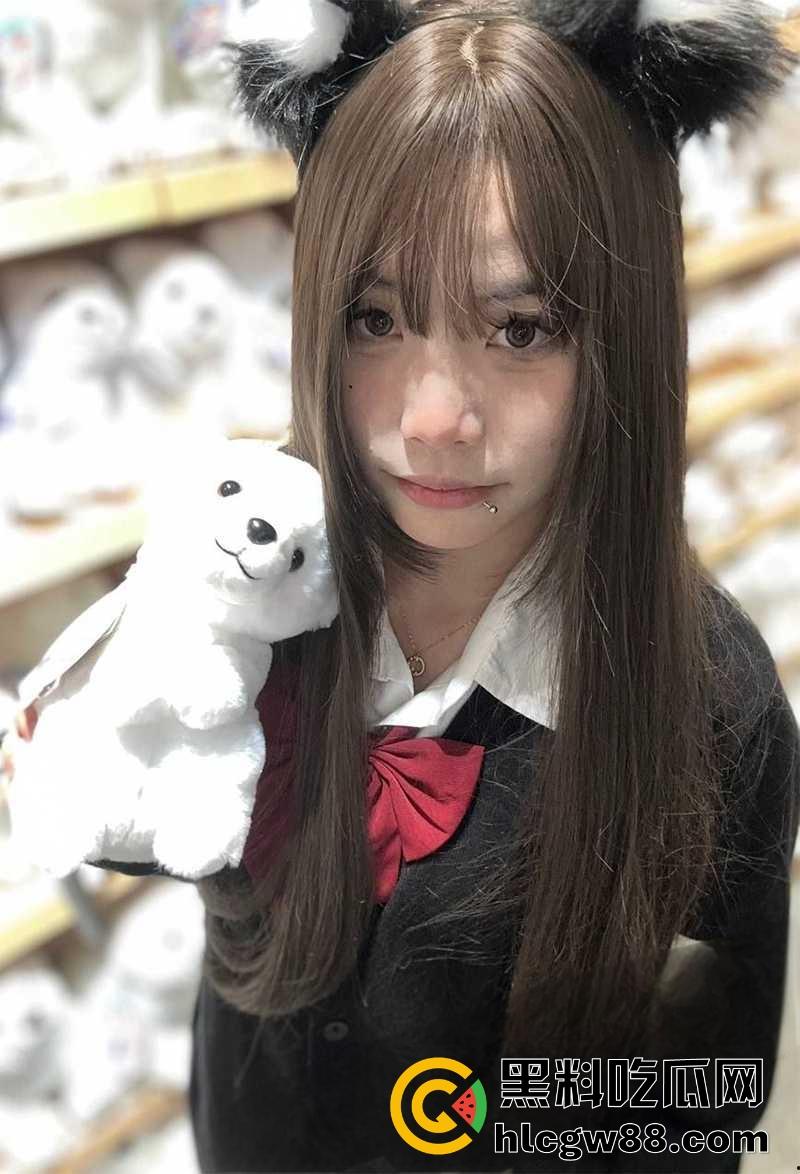 广东小伙王者开黑偶遇职校00后骚母狗，一天拿下骑脸操嘴后入灌精，白嫩翘臀淫叫连连偷拍角度绝了！-1