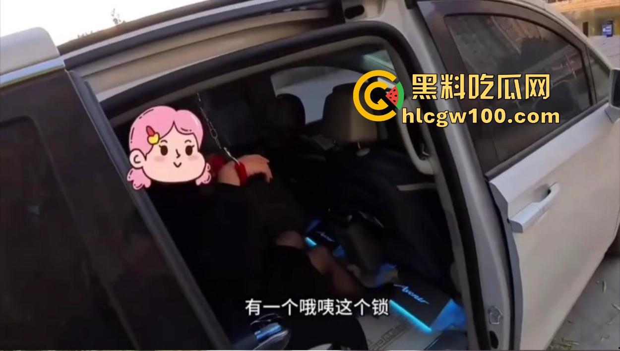 东北老哥带干女儿车震玩情趣，巴黎世家丝袜手铐搞翻车，逼都日完了手铐打不开，开锁师傅现场无语凝噎！-5