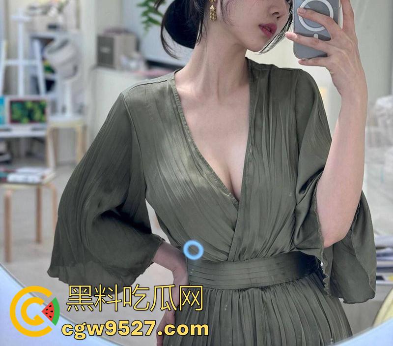 成都市温江区【岳芯涵】，四川音乐学院硕士母狗，巨乳长腿身材超赞，男友一边打电话，一边被黑人爆操！-3