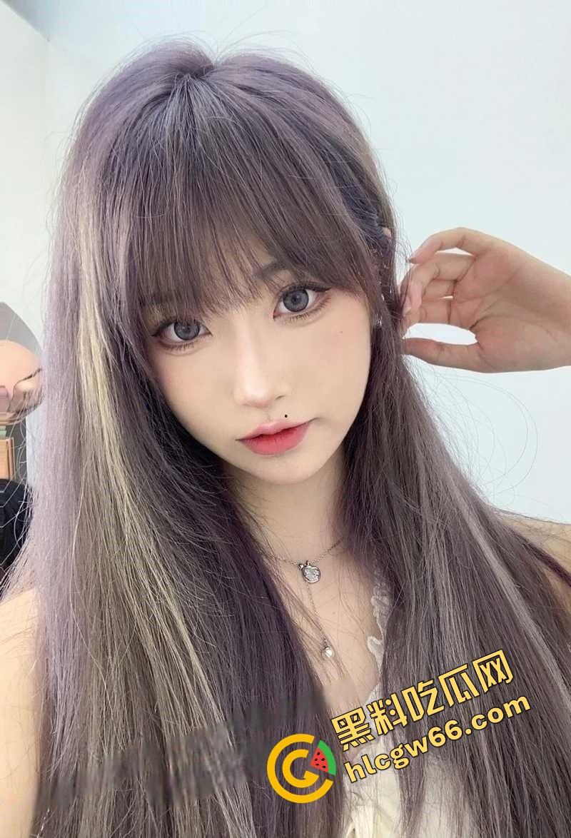 表面人畜无害，广西大眼萌妹『陈曦』被渣男操完偷拍，舔穴特写后入爆干全都怼脸拍，骚笑淫叫成寝室BGM！-1