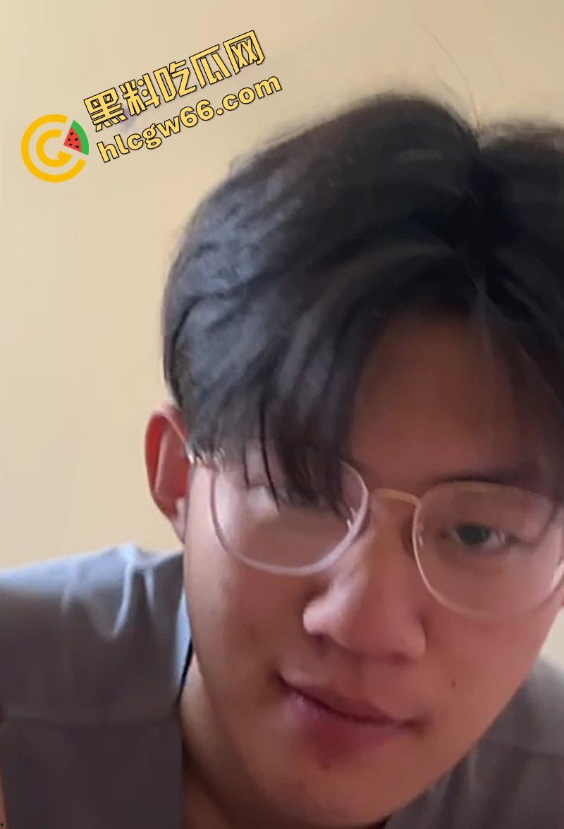 表面人畜无害，广西大眼萌妹『陈曦』被渣男操完偷拍，舔穴特写后入爆干全都怼脸拍，骚笑淫叫成寝室BGM！-9