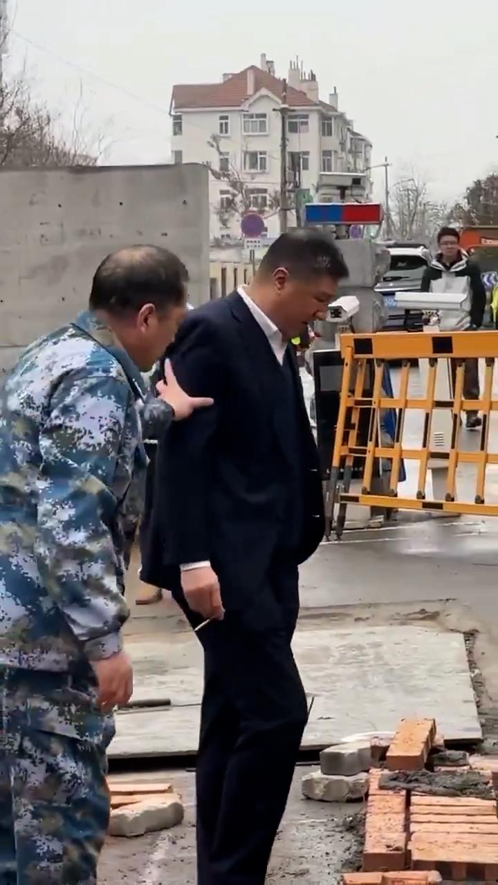 全网封禁！青岛北海违规圈地 领导威胁市民要将其活埋  被封禁视频流出-3